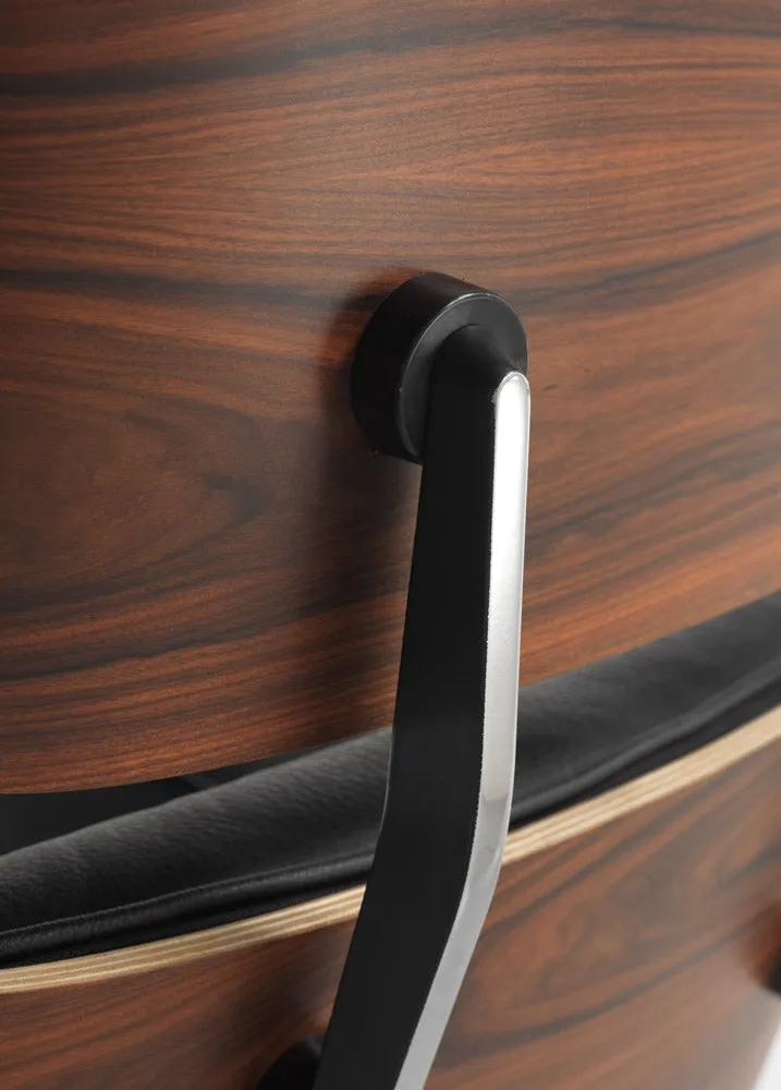 900 Lounge Chair & Ottoman