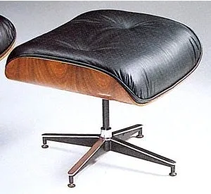 900 Lounge Chair & Ottoman